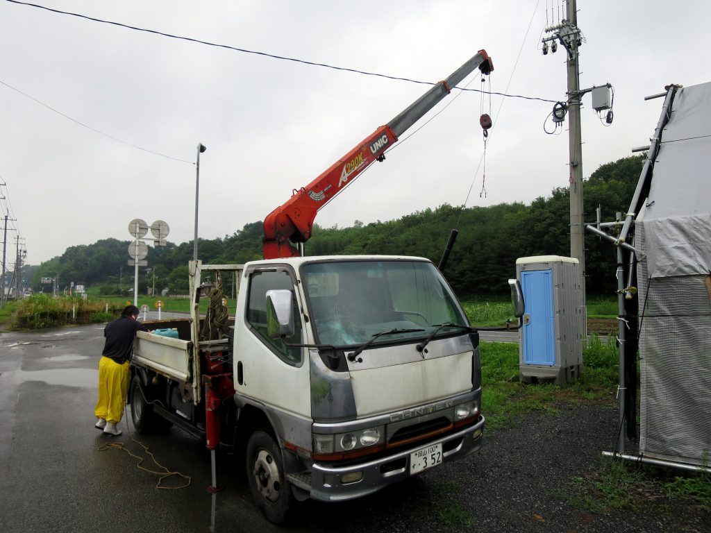 直売所のトイレ到着-雨のち曇