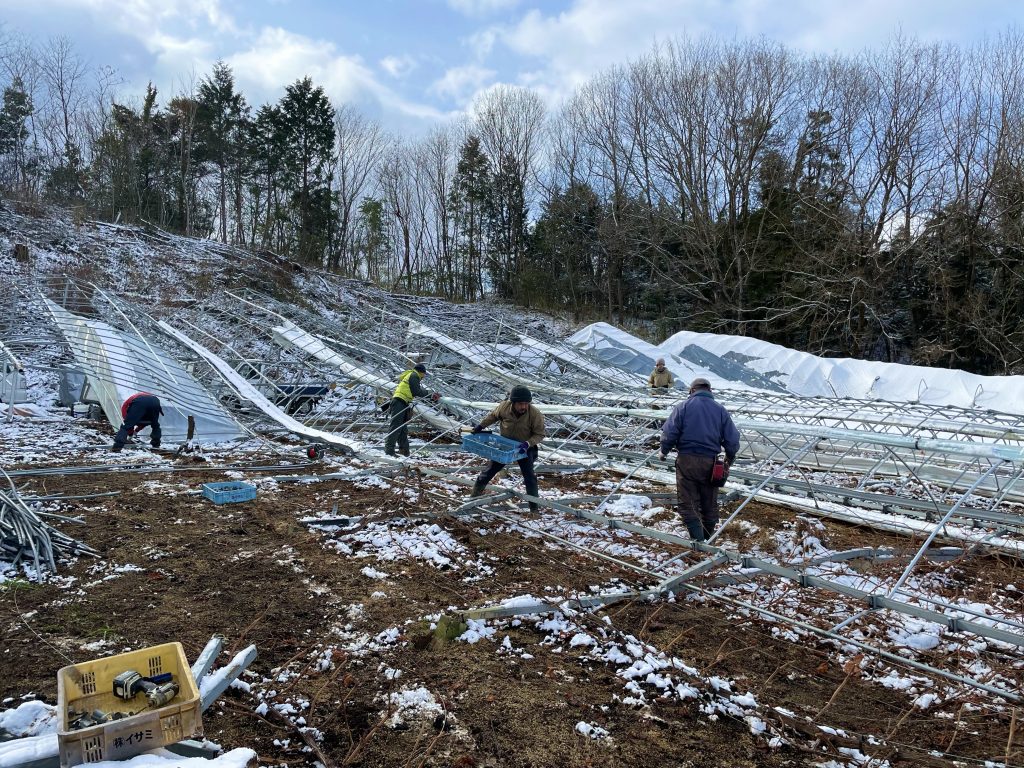 地域の倒壊ハウス片付け